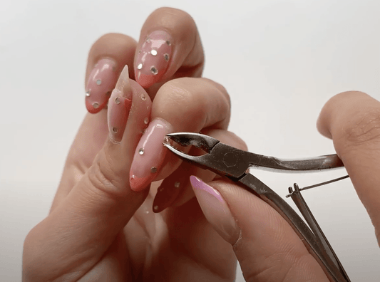 Aftagning af smykkesten med elektrisk neglefil - Nailster Denmark