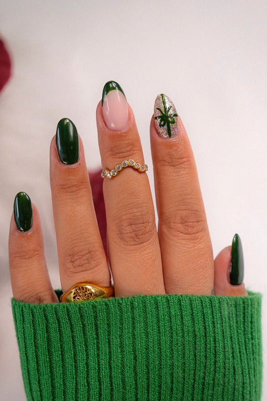 Green Holiday Charm | Nailster Denmark