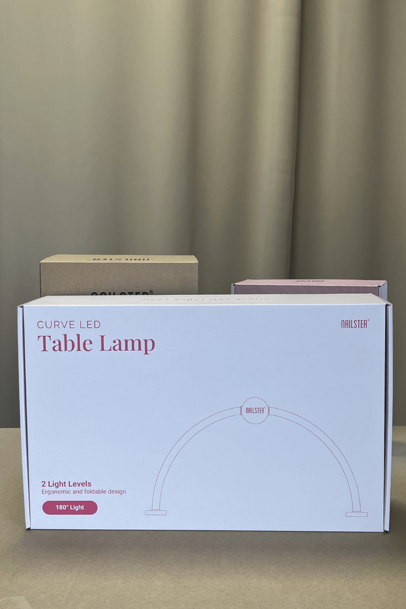 Curve LED Bordlampe | Nailster Denmark