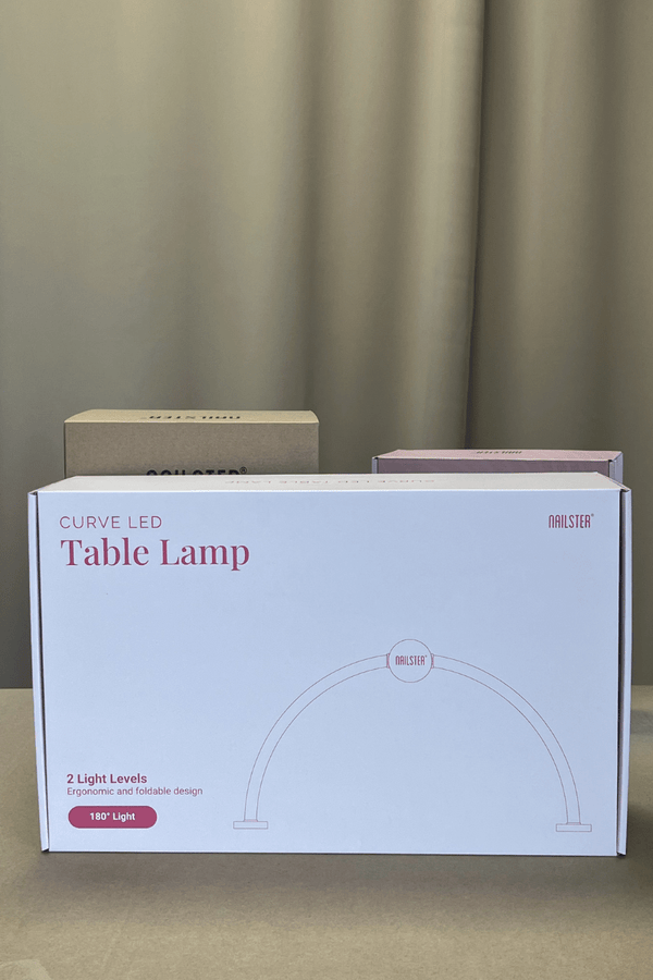 Curve LED Bordlampe | Nailster Denmark