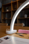 Curve LED Bordlampe | Nailster Denmark