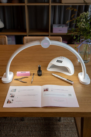 Curve LED Bordlampe | Nailster Denmark