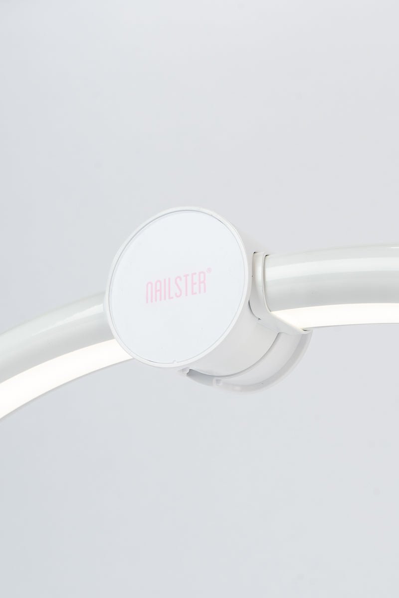 Curve LED Bordlampe | Nailster Denmark