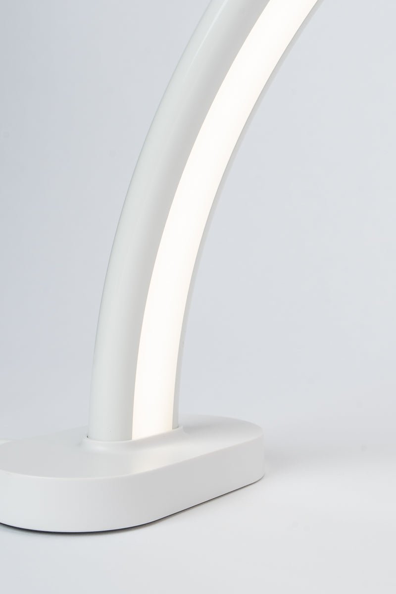 Curve LED Bordlampe | Nailster Denmark