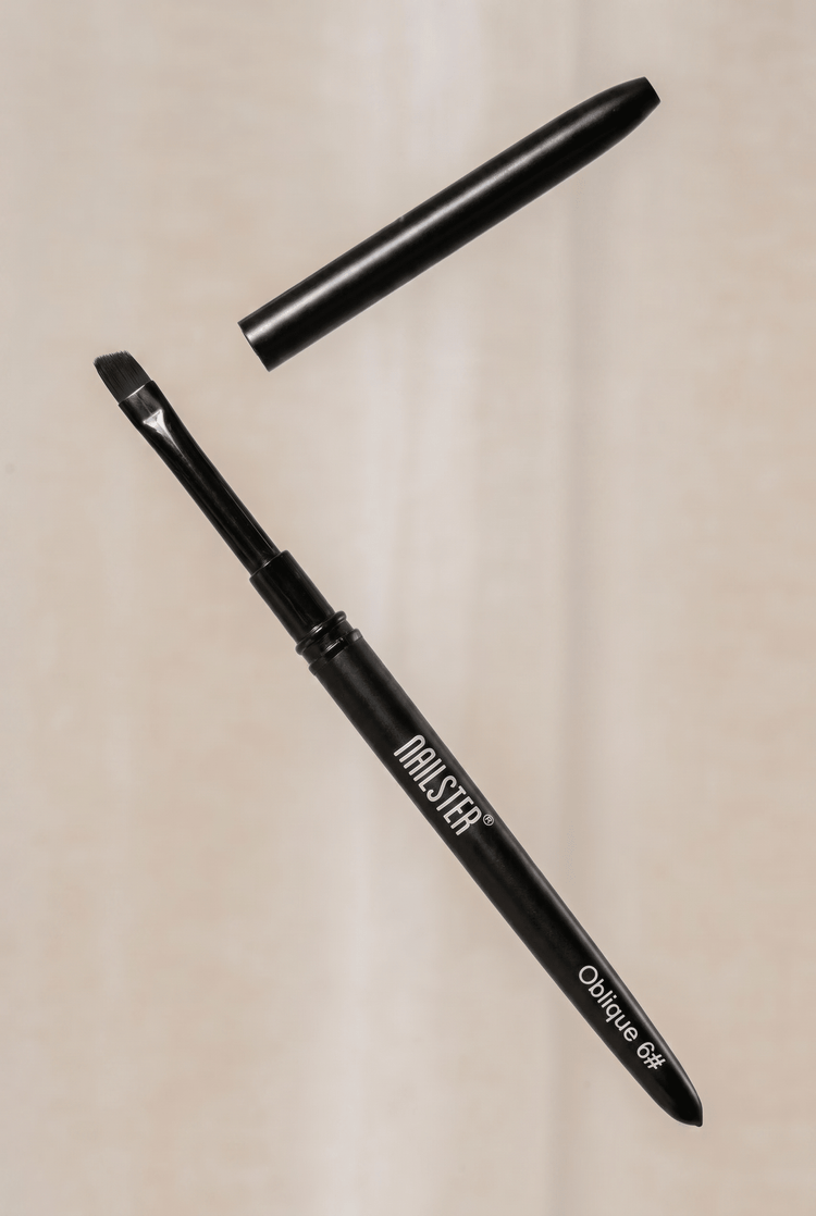 Oblique Brush | Nailster Denmark