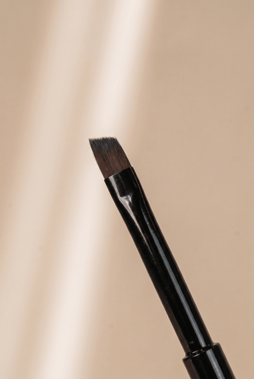 Oblique Brush | Nailster Denmark