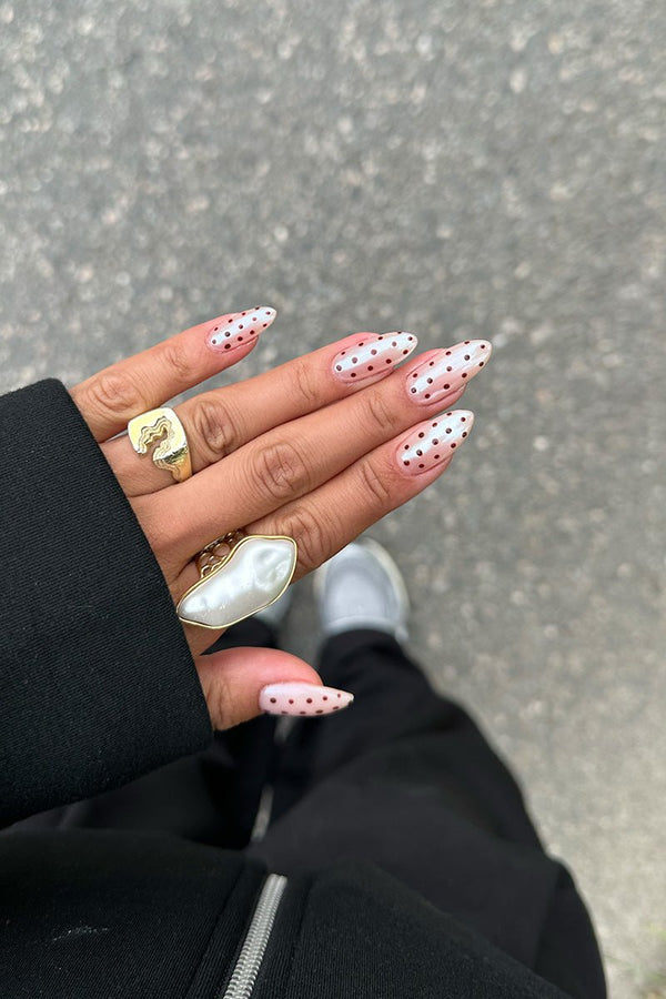 Pearl Espresso Dots | Nailster Denmark