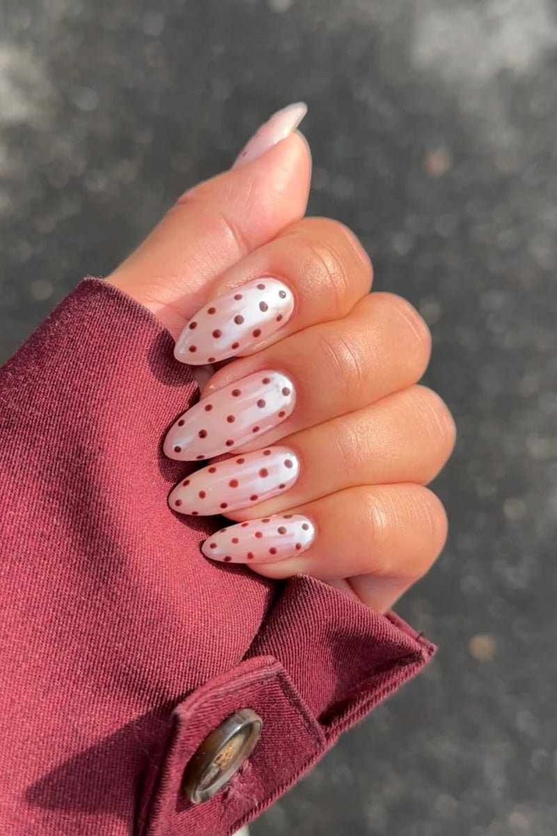 Pearl Espresso Dots | Nailster Denmark