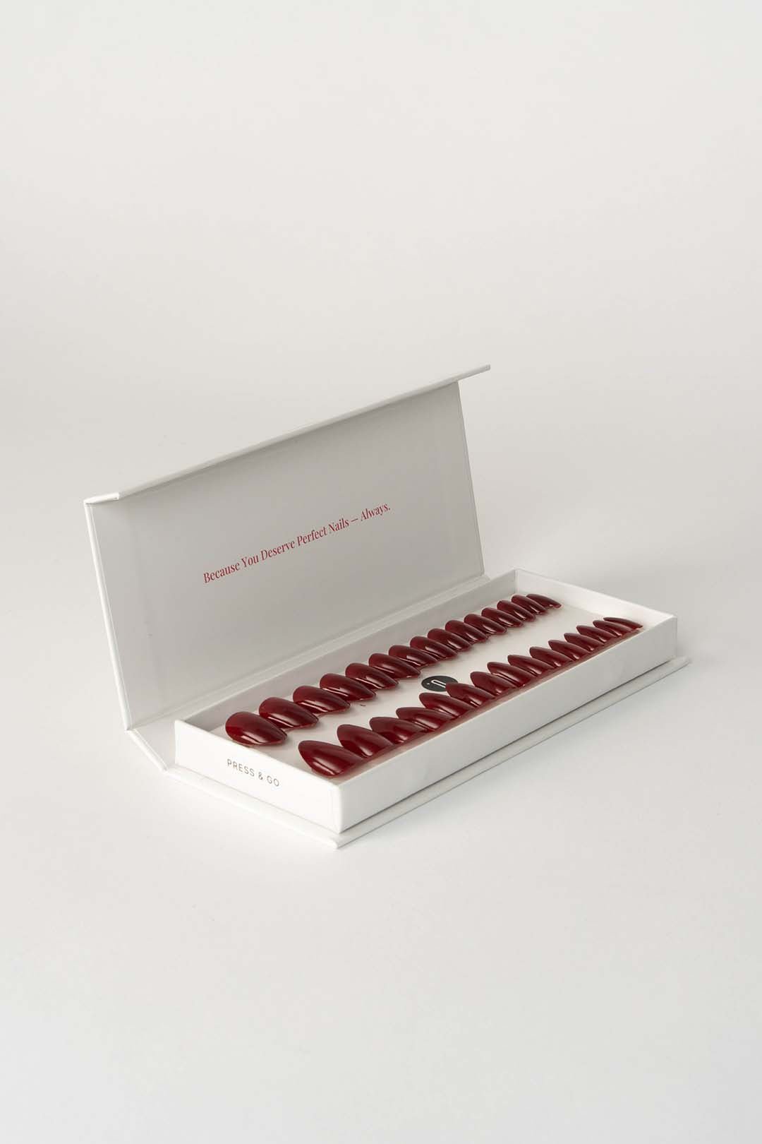 Press & Go - Cherry Cat Eye - Almond | Nailster Denmark