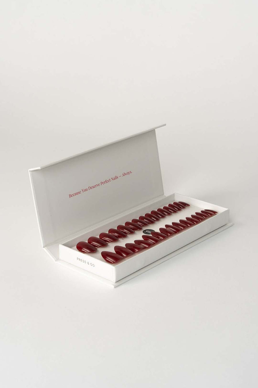 Press & Go - Cherry Cat Eye - Almond | Nailster Denmark