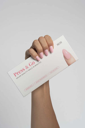 Press & Go - Feel like a girl - Almond | Nailster Denmark