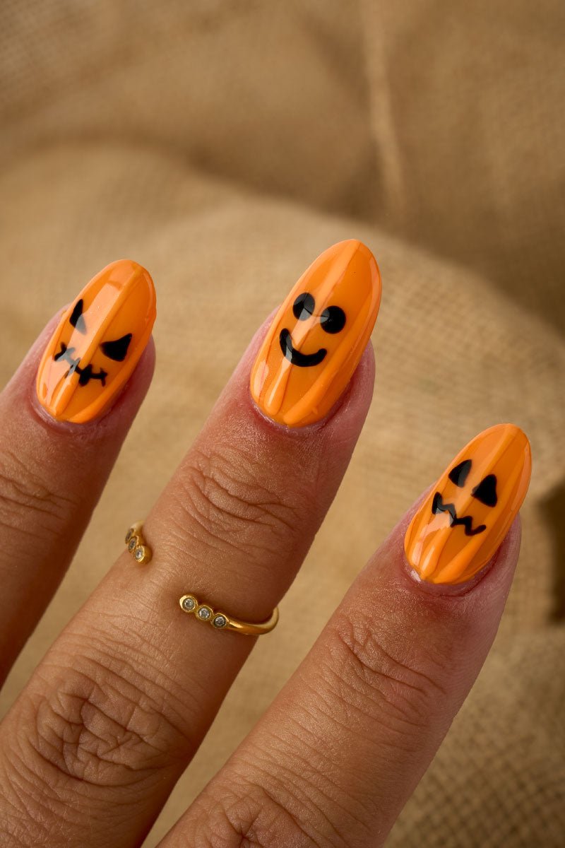 Pumpkin Grins Look | Nailster Denmark