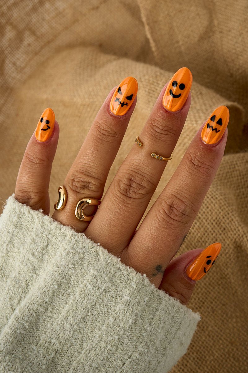 Pumpkin Grins Look | Nailster Denmark