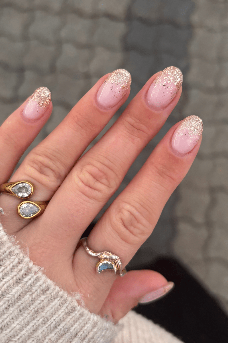 Soft Sparkle Look | Nailster Denmark